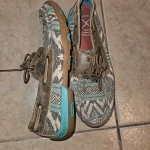Twisted X slip on